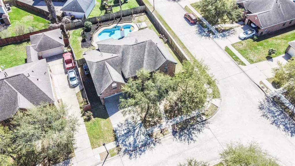 2325 Da Vinci DR, Pearland, TX 77581