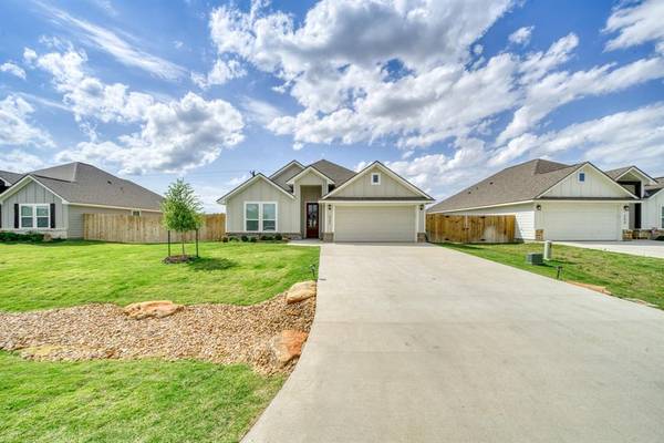 227 Brazos BND, Snook, TX 77878