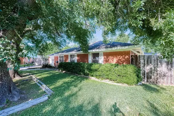 602 W Church DR, Sugar Land, TX 77498