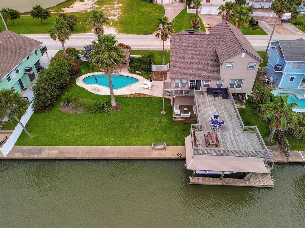 1302 Tiki DR, Tiki Island, TX 77554