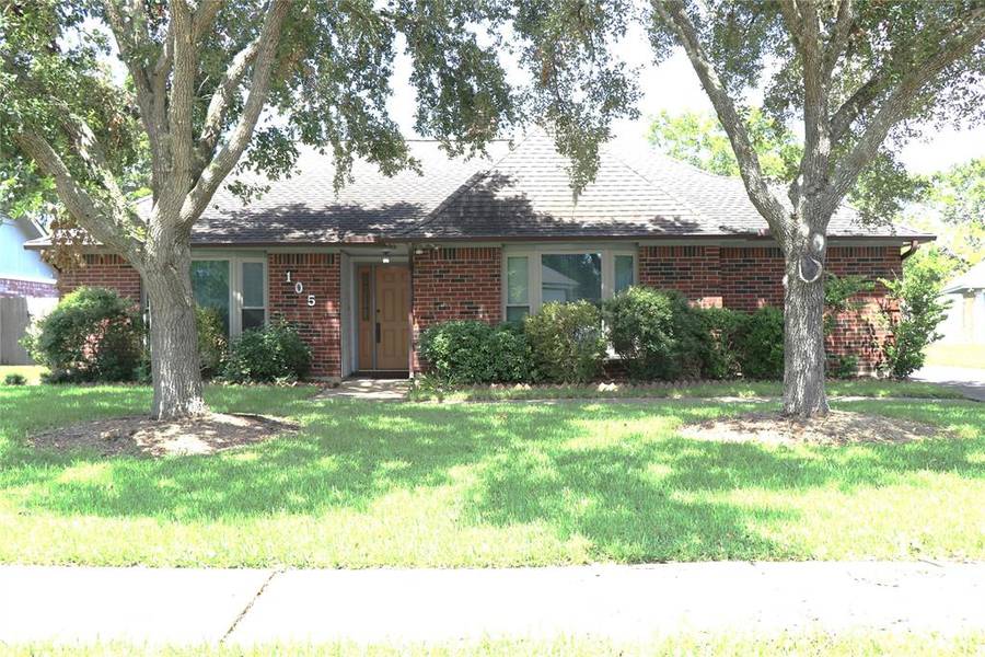 105 Scarlet Oak, Lake Jackson, TX 77566