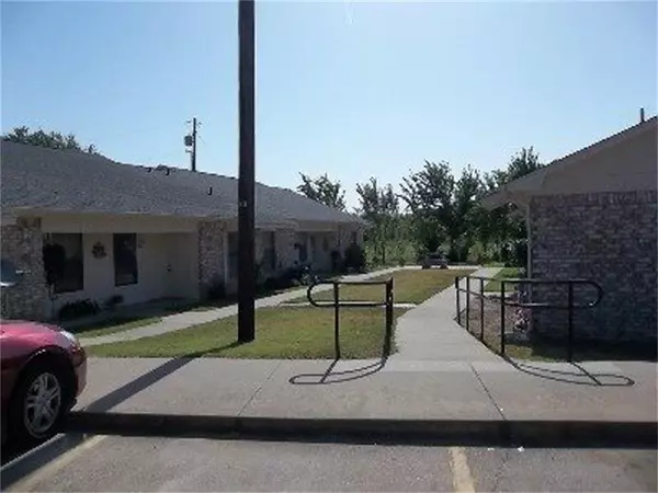 401 Bicentennial, Bonham, TX 75418