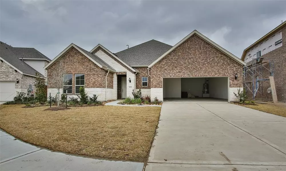 909 Goose Creek Street, Webster, TX 77598