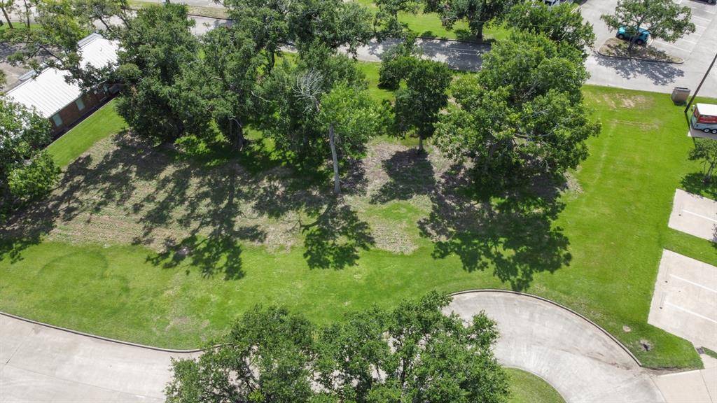 Lake Jackson, TX 77566,5 West Way CT