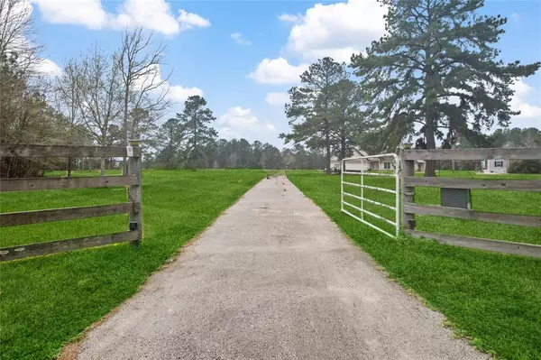 1673 County Road 2285, Cleveland, TX 77327