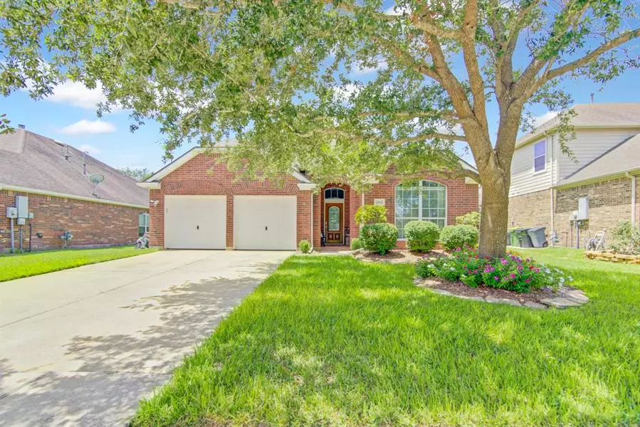 2502 Sunlight LN, Pearland, TX 77584