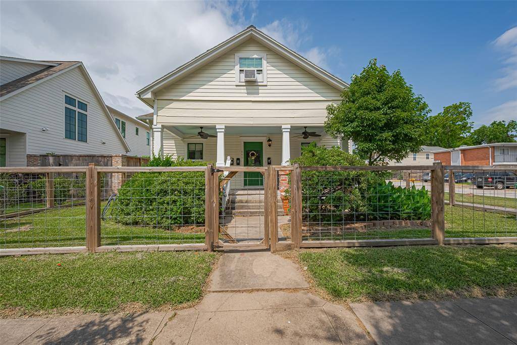 845 Columbia St #C, Houston, TX 77007