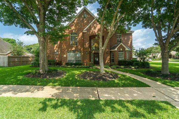 1302 Eagle Lakes DR, Friendswood, TX 77546