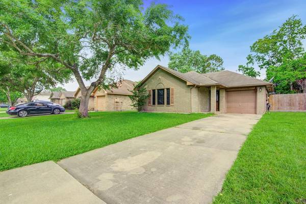 Dickinson, TX 77539,5609 Chisholm TRL