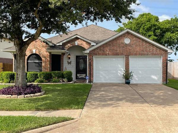 518 Oak Briar DR, Kemah, TX 77565