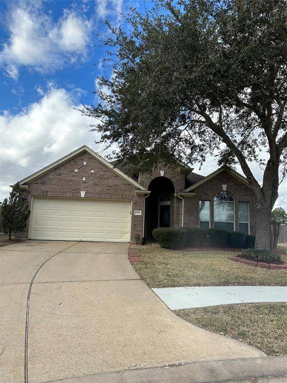 2404 Sunlight LN, Pearland, TX 77584