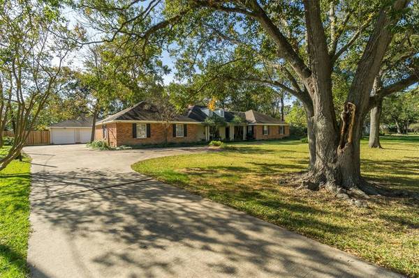 410 Lakeshore DR,  El Lago,  TX 77586