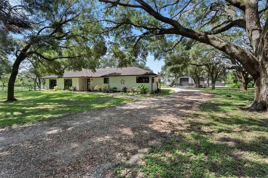 1997 County Road 145, Alvin, TX 77511