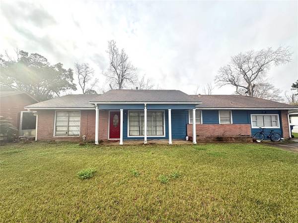 605 Holly ST, Angleton, TX 77515