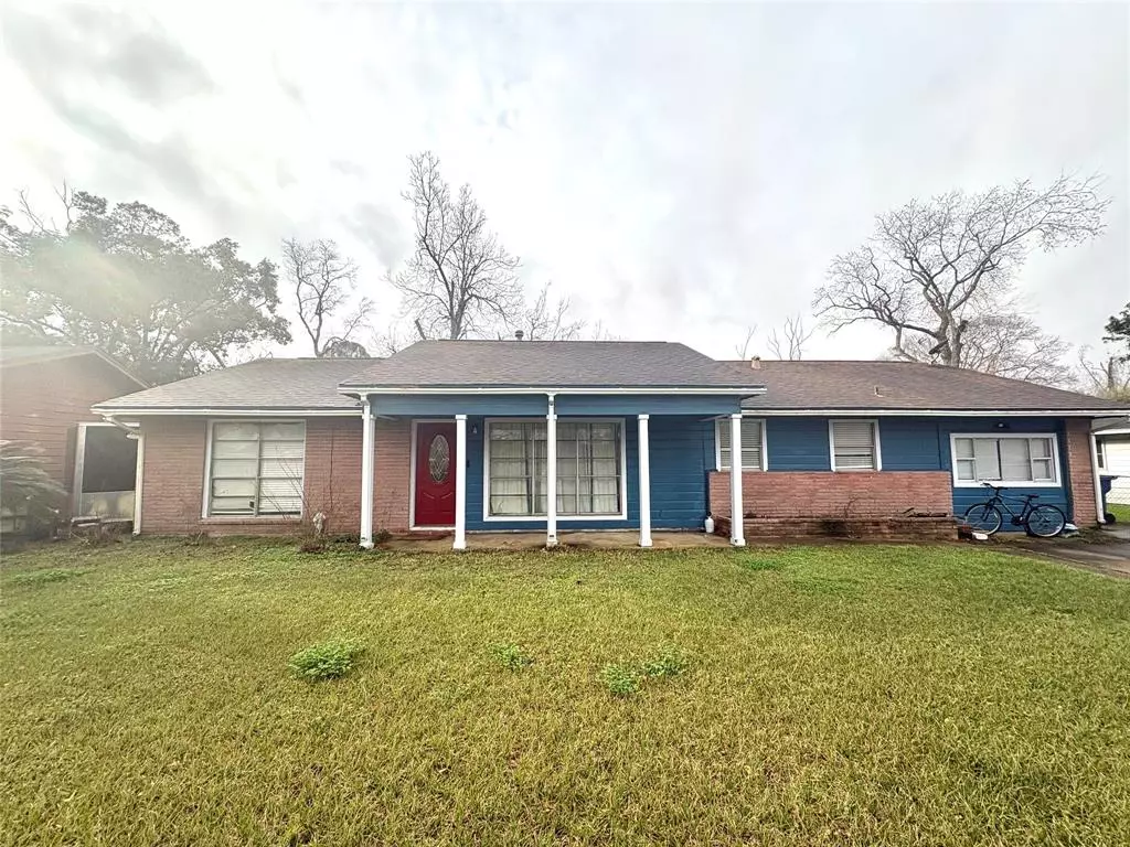 Angleton, TX 77515,605 Holly ST