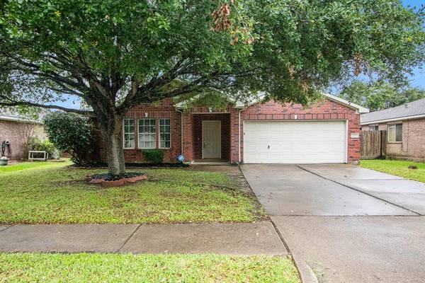 2515 Nicholas DR, Pearland, TX 77581