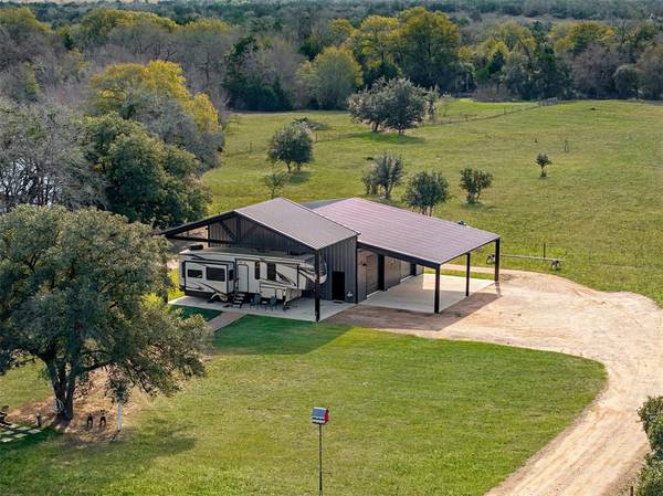 3712 Allen RD, Flatonia, TX 78941