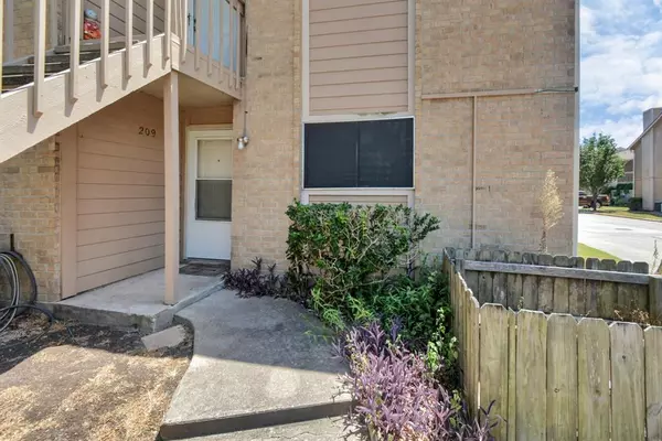 1505 Ward RD #209,  Baytown,  TX 77520