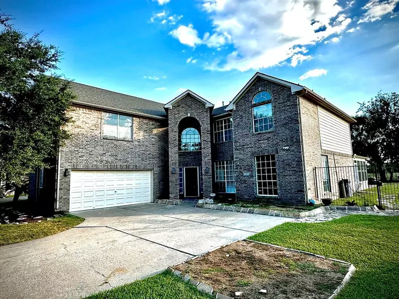 230 Walnut Cove LN, Pearland, TX 77584