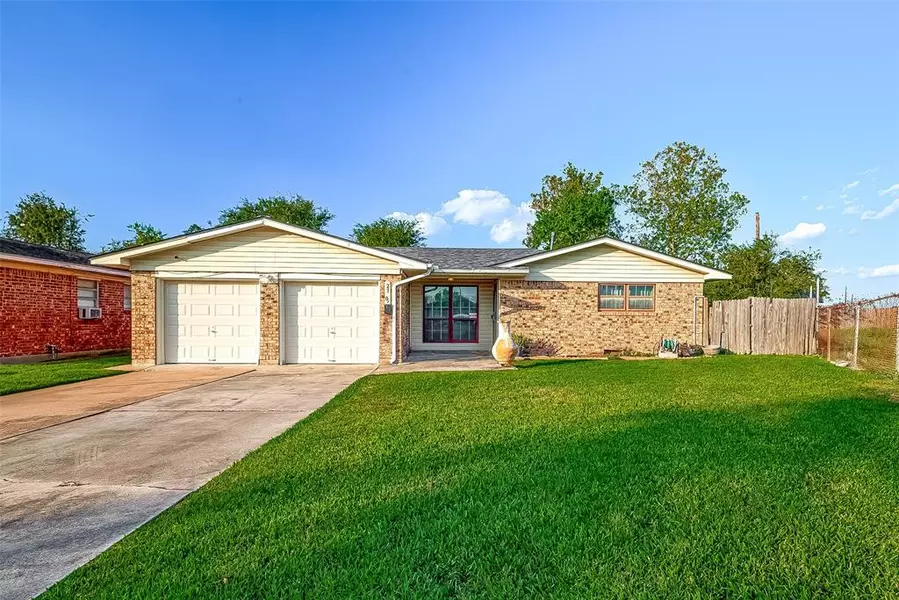 2705 Penfield ST, Pasadena, TX 77506