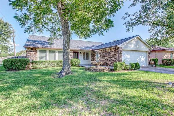 10003 Rustic Rock RD, La Porte, TX 77571