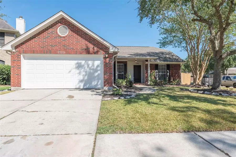 17015 Sailors Moon CT, Friendswood, TX 77546