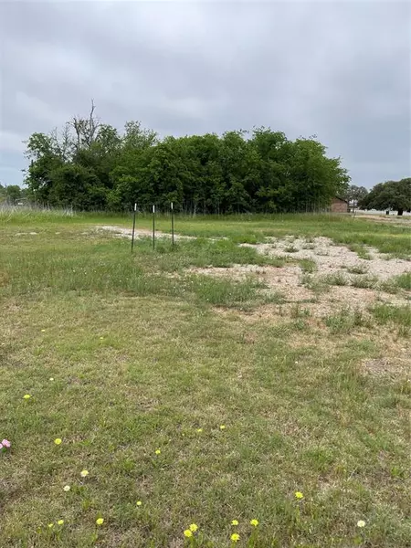 E E 12th, Flatonia, TX 78941