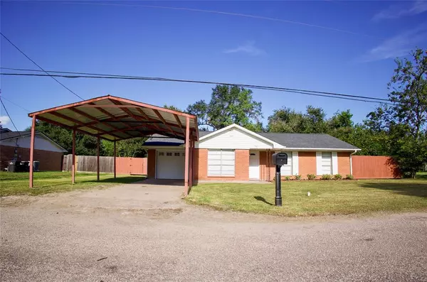 716 Gubert LN, Alvin, TX 77511