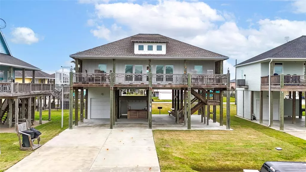 972 Bahama DR, Crystal Beach, TX 77650