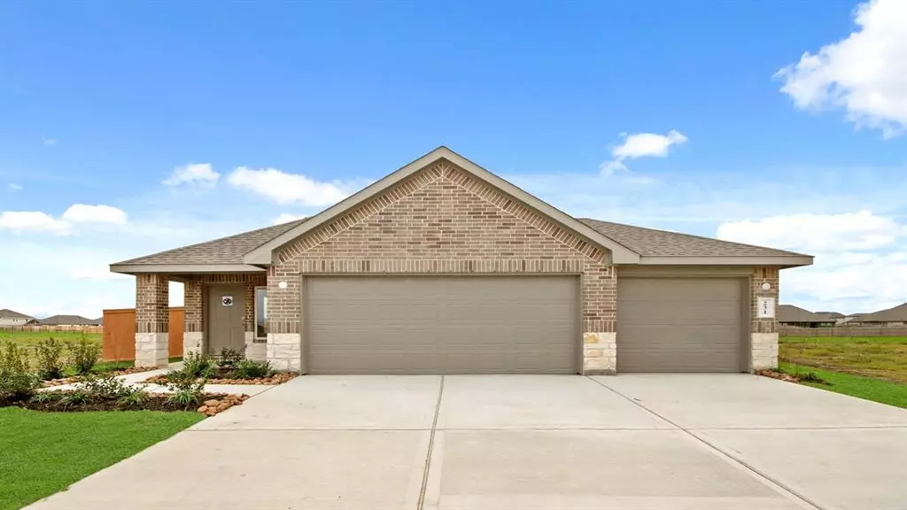 231 Ice Shore TRL, Dayton, TX 77535