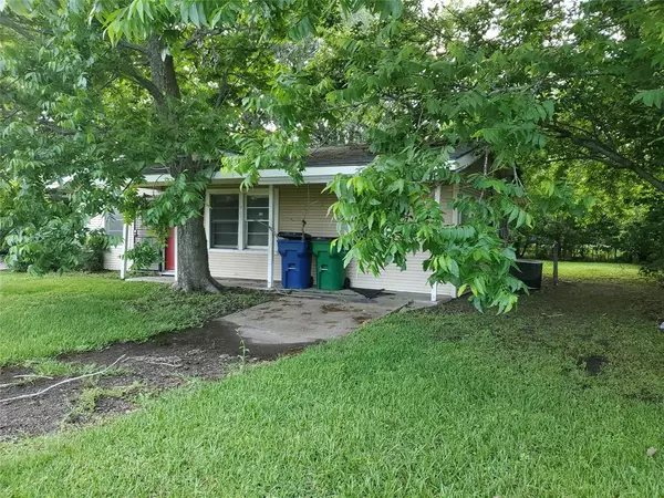 Angleton, TX 77515,905 E Mulberry ST