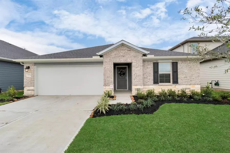 2534 Windstream Lane, Baytown, TX 77523