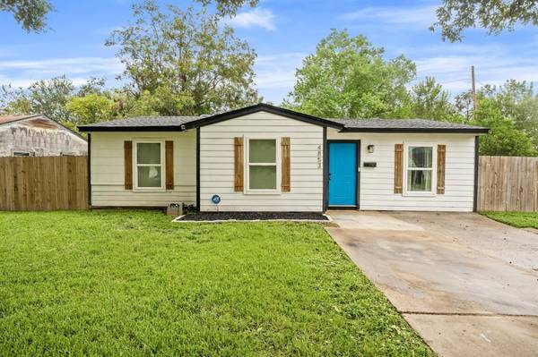 4853 Clover ST, Houston, TX 77033