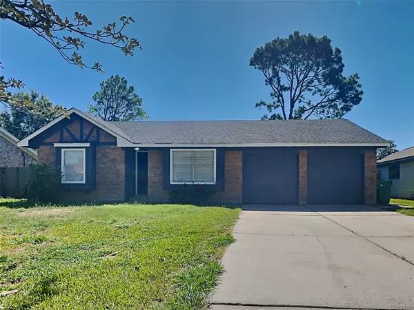 611 Meadowglen DR, Baytown, TX 77521