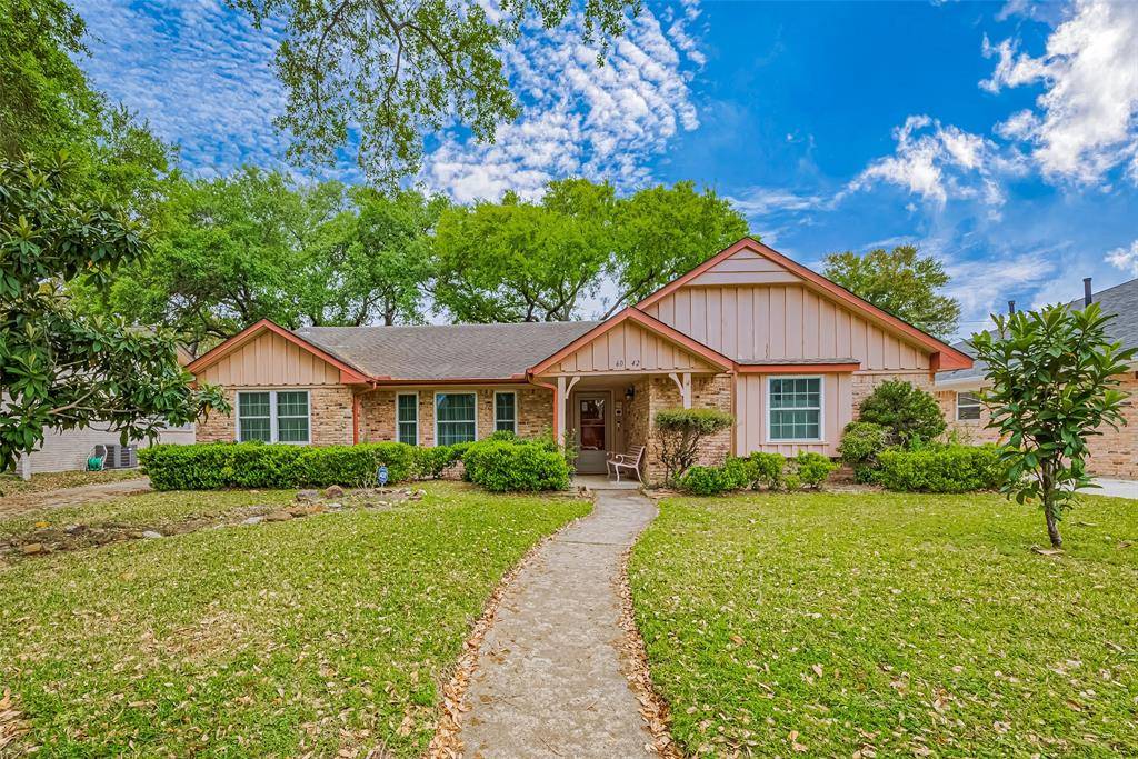 6042 Valkeith DR, Houston, TX 77096