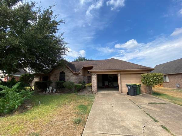 1138 Saint John DR, Pearland, TX 77584