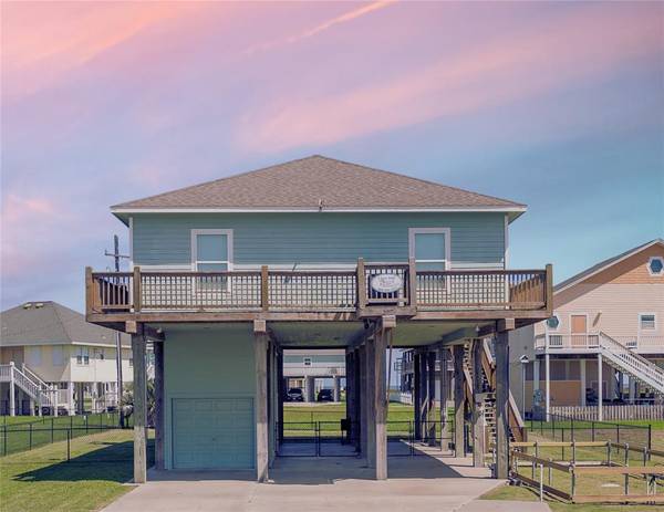 3208 Castle DR, Crystal Beach, TX 77650