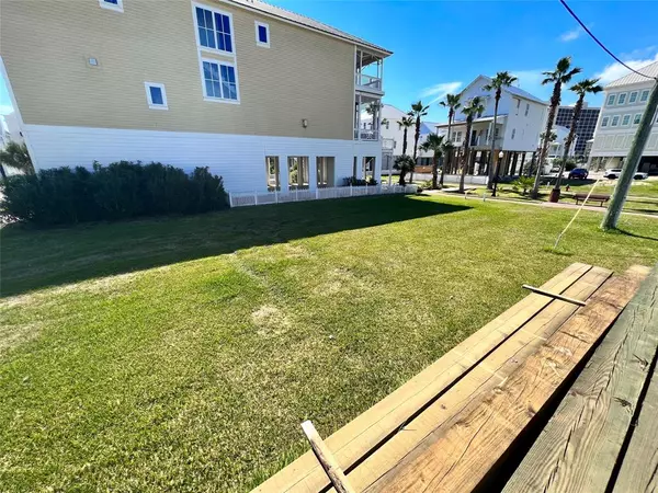 726 Beachtown Passage, Galveston, TX 77550