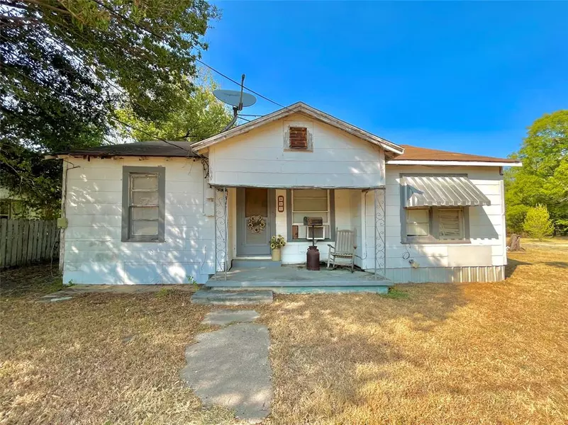 811 W Navasota ST, Groesbeck, TX 76642