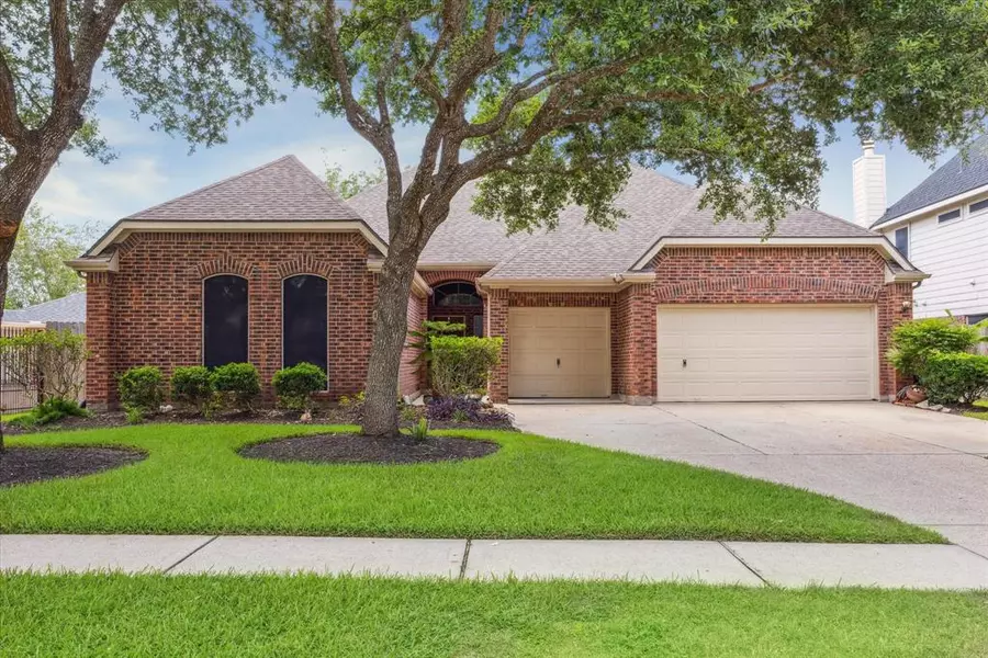 922 Azalea Pointe, League City, TX 77573