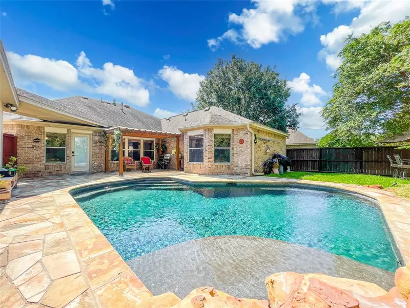 11309 Enclave Lake LN, Pearland, TX 77584