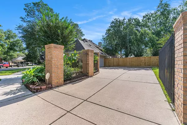 Houston, TX 77062,15838 Scenic View DR