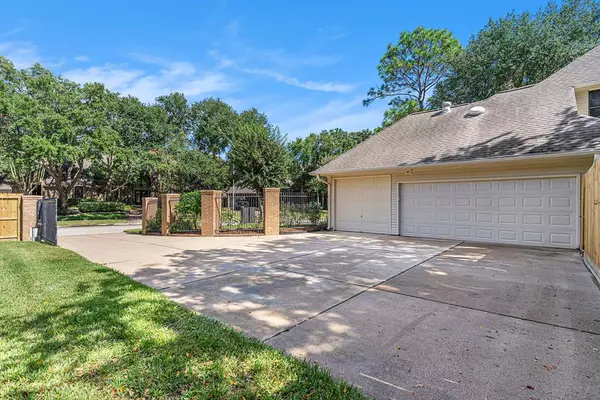 Houston, TX 77062,15838 Scenic View DR