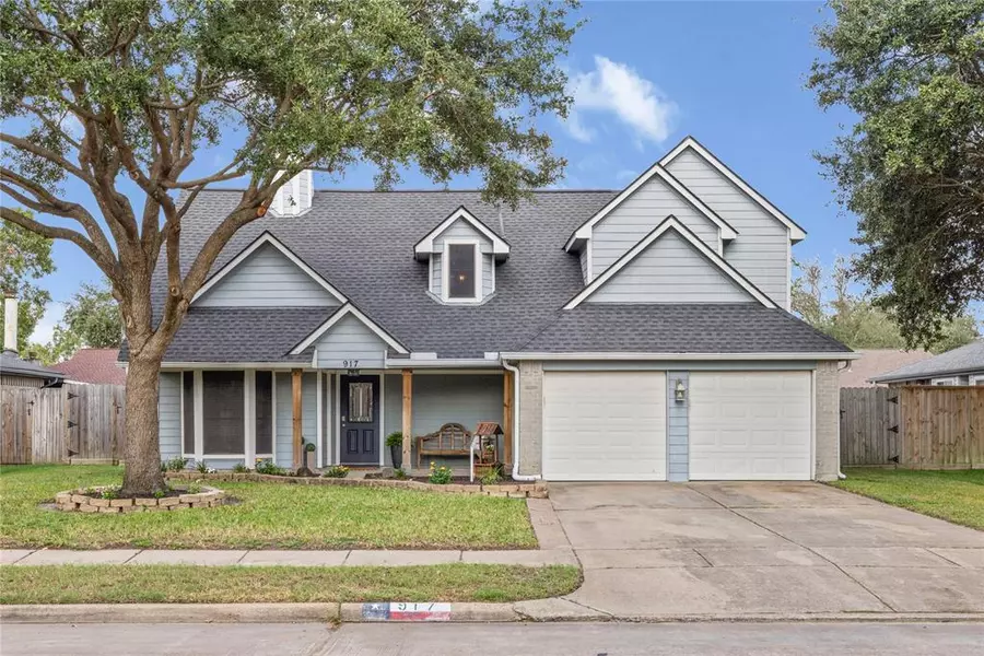 917 Willowbriar LN, Deer Park, TX 77536