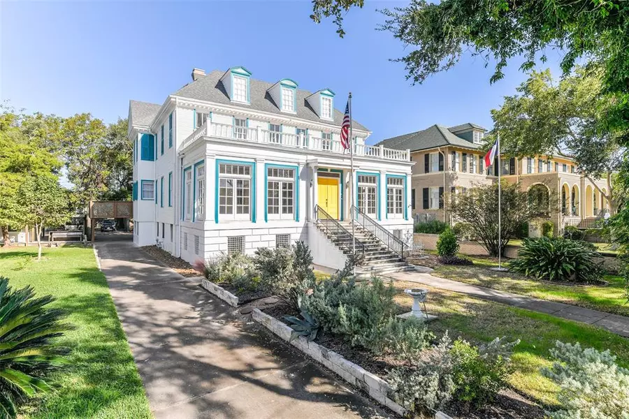 2920 Avenue O, Galveston, TX 77550