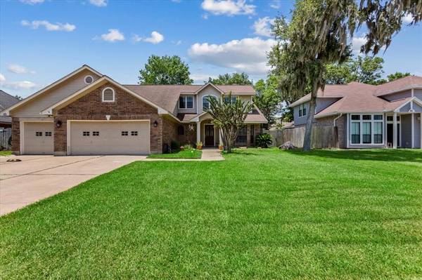 63 S Calla Lily CT, Lake Jackson, TX 77566