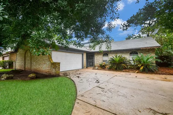 16323 Hunting Dog CT, Houston, TX 77489