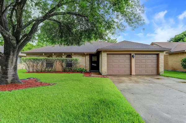 17110 Stone Stile DR, Friendswood, TX 77546