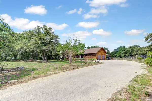 Floresville, TX 78114,105 O'Malley LN