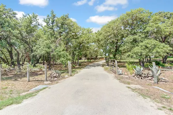 Floresville, TX 78114,105 O'Malley LN